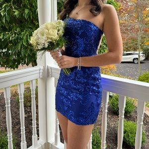 WINDSOR Kai Formal One-Shoulder Sequin Semi-formal/Prom size Extra Small